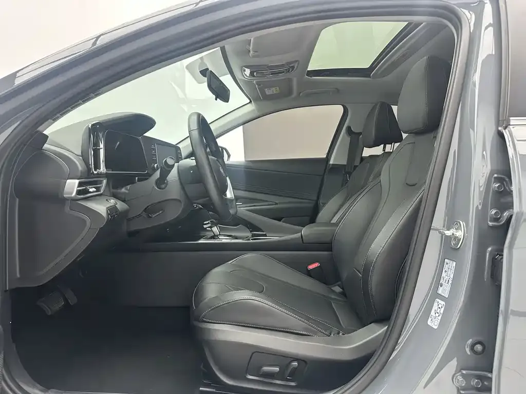 Hyundai Elantra — фото 9