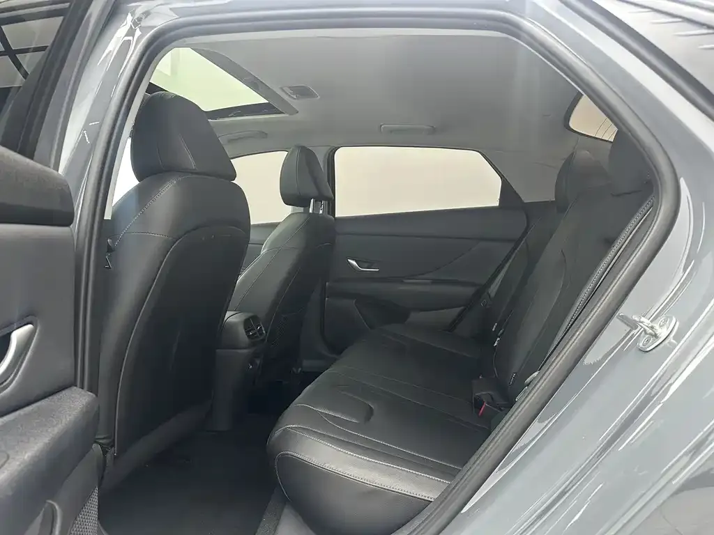 Hyundai Elantra — фото 10
