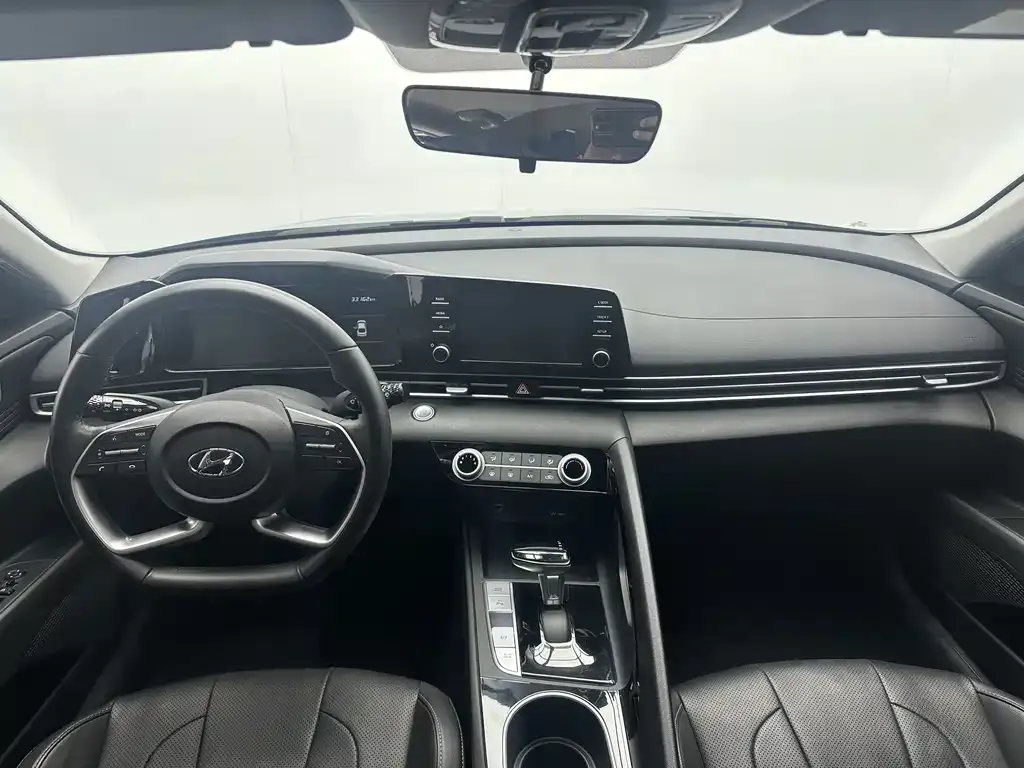 Hyundai Elantra — фото 3