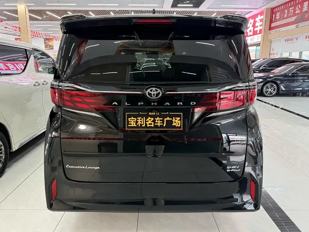 Toyota Alphard — фото 10