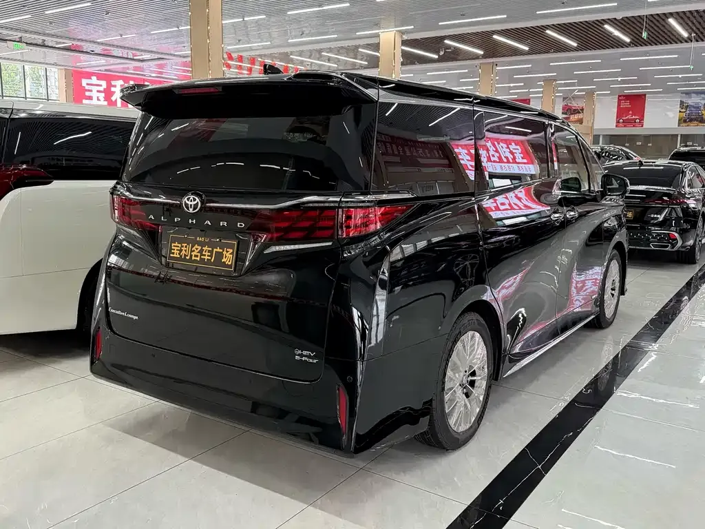 Toyota Alphard — фото 6