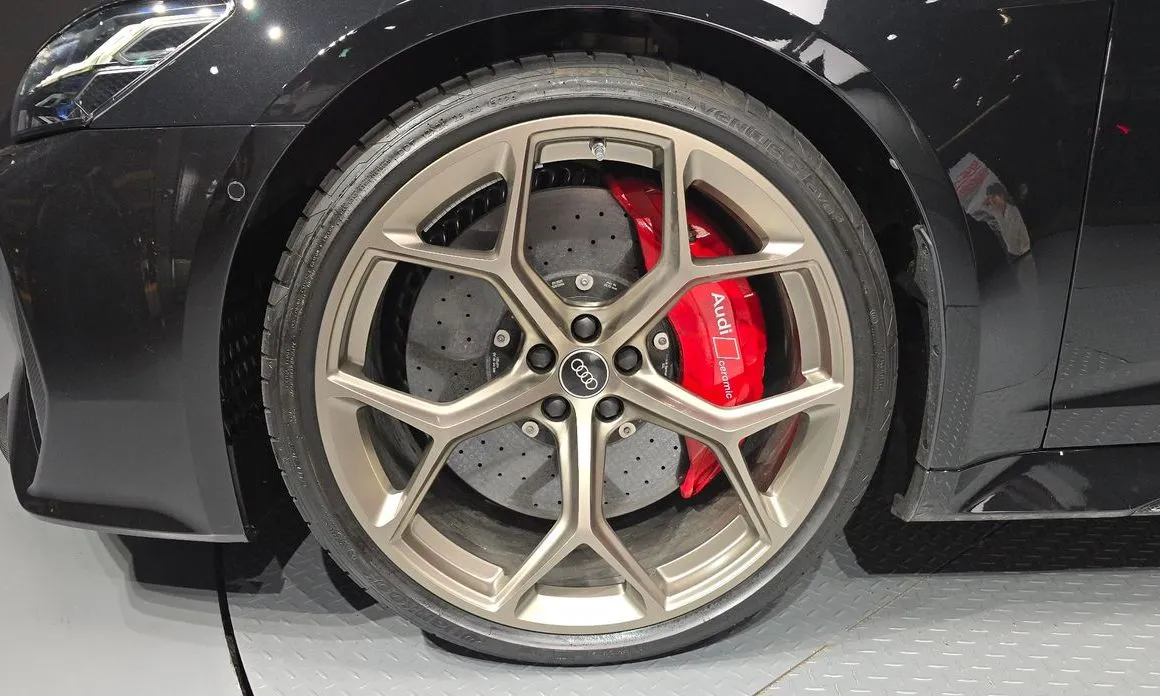Audi RS6 2025 из KR, фото 10