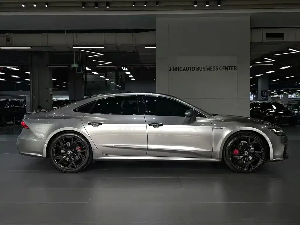 Audi A7L — фото 2
