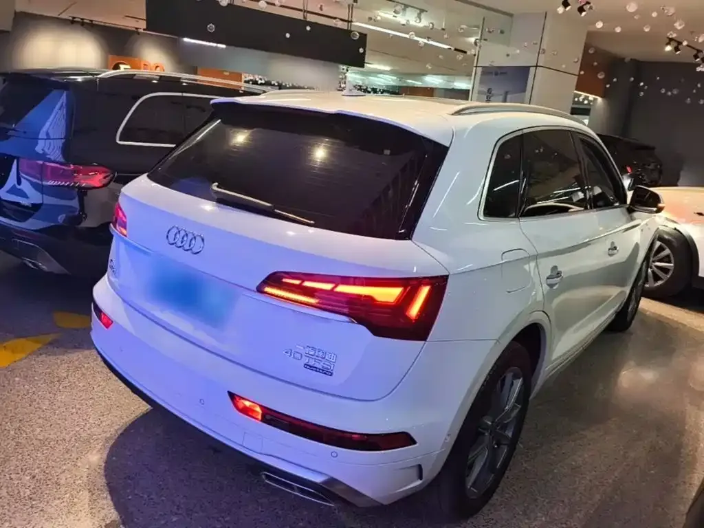 Audi Q5L — фото 10