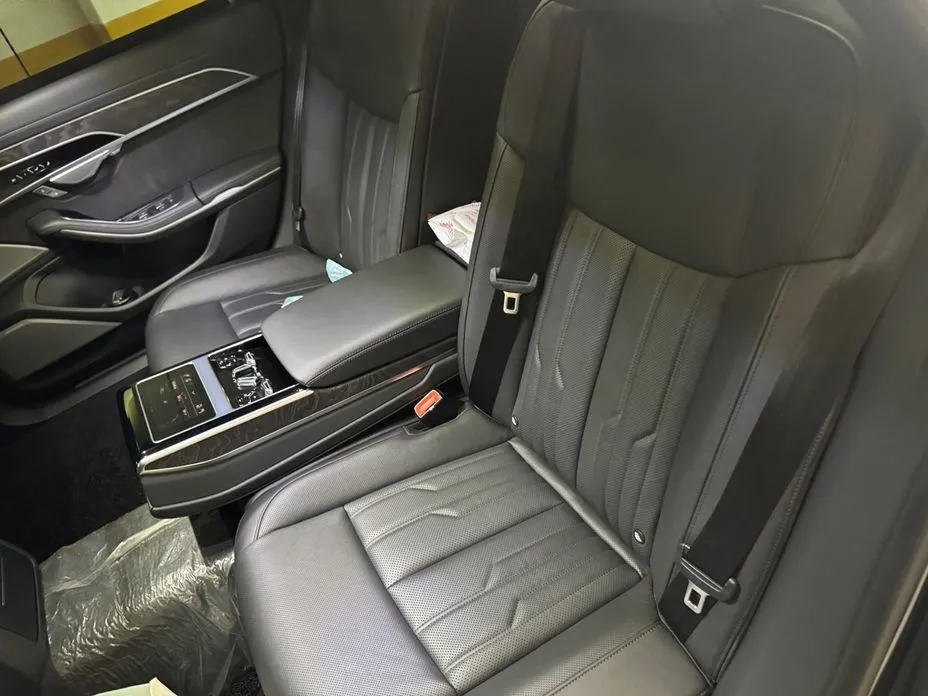 Audi A8 — фото 5
