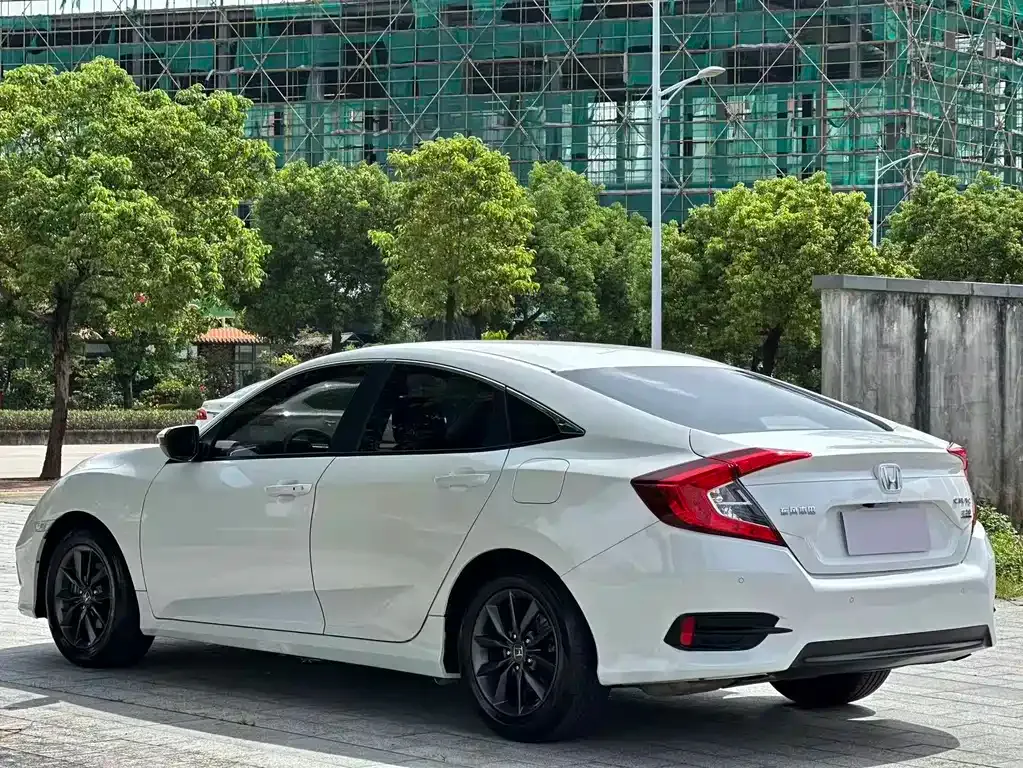 Honda Civic — фото 10