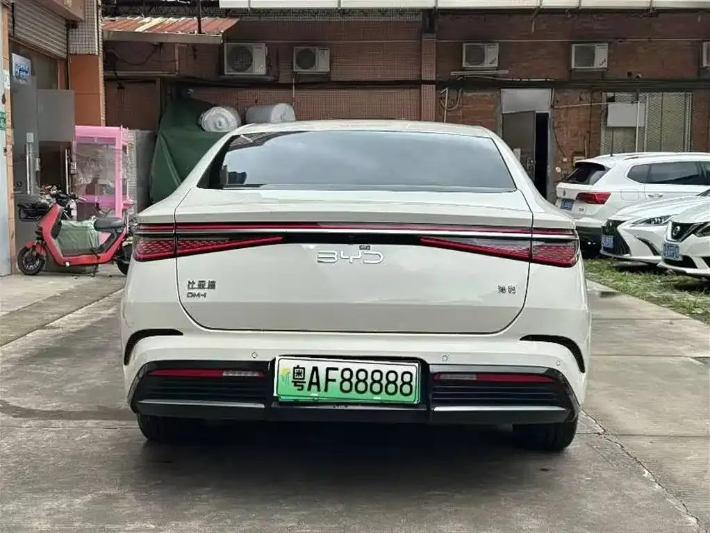 BYD Seal — фото 5