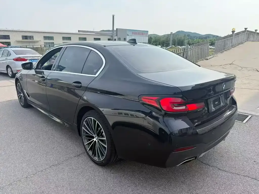 BMW 5 Series — фото 5