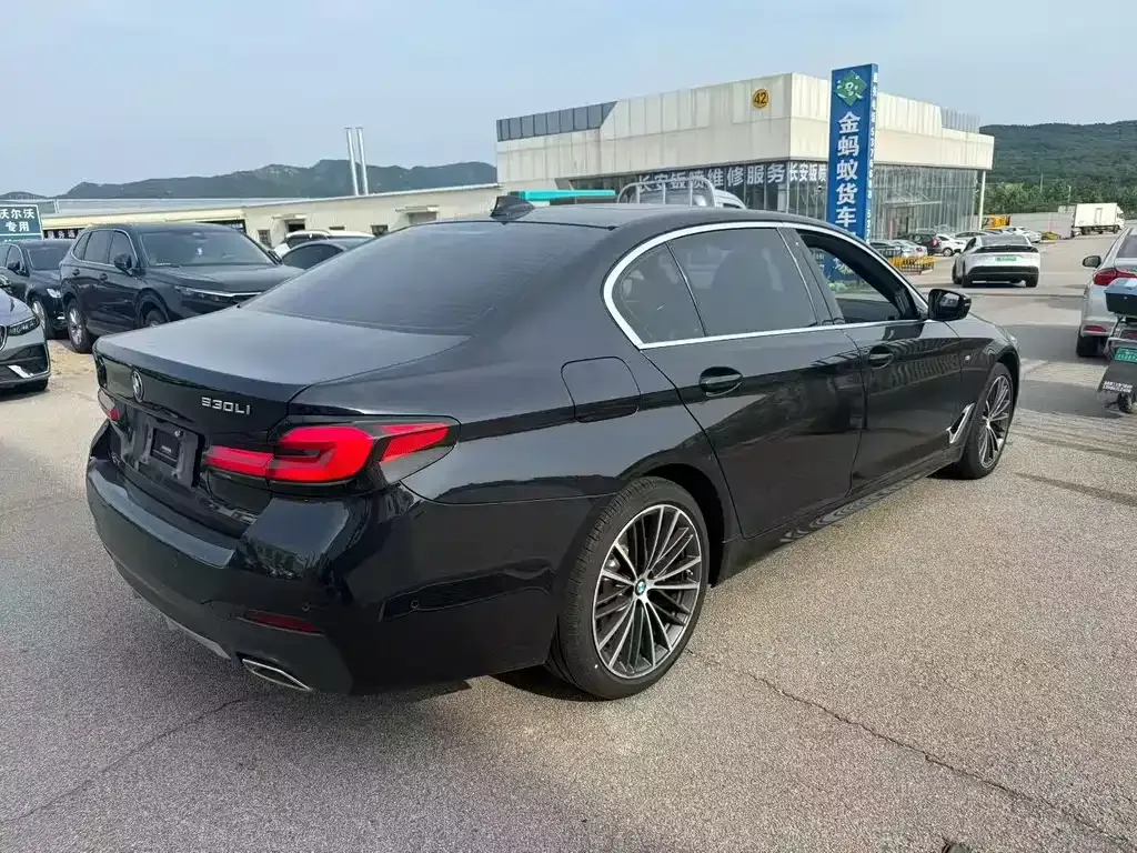 BMW 5 Series — фото 10
