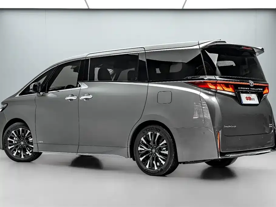Toyota Vellfire — фото 3