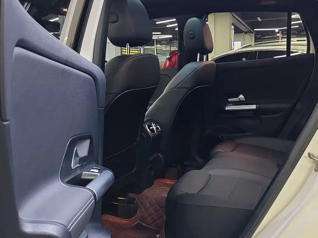 Mercedes-Benz GLA — фото 7