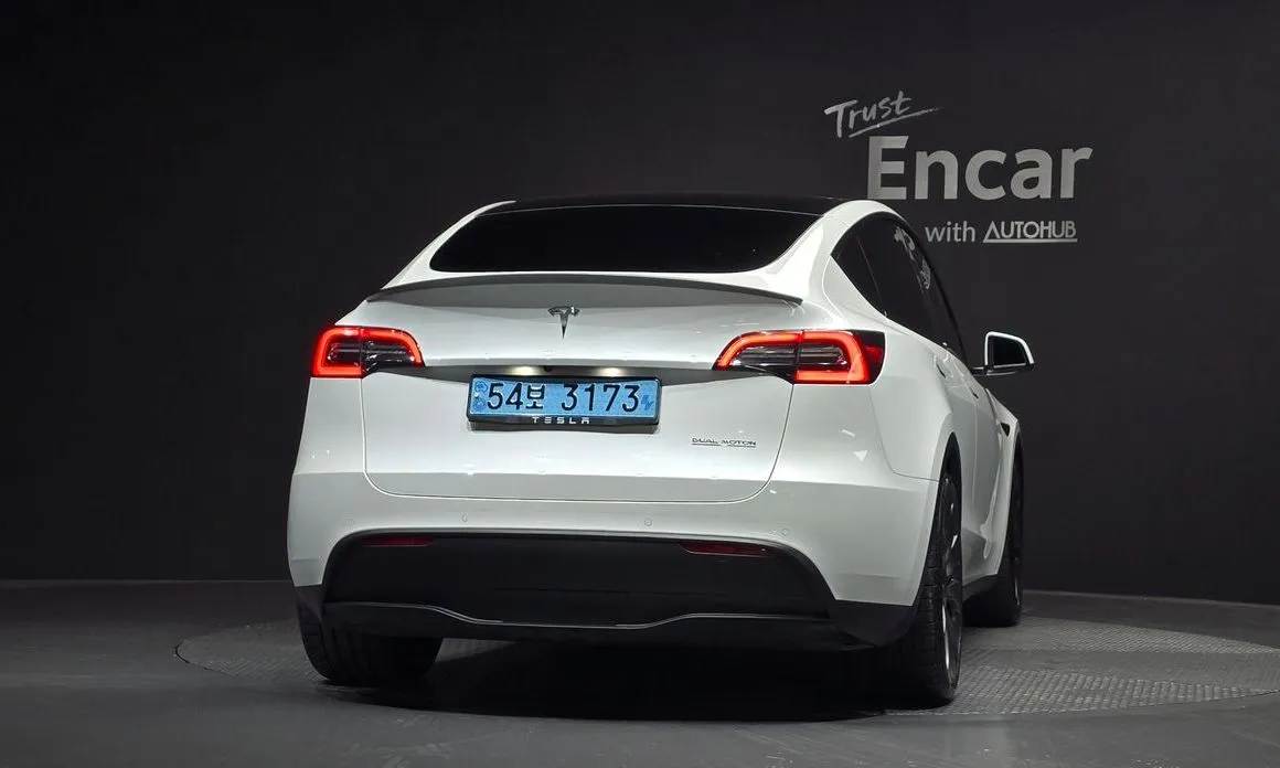Tesla Model Y — фото 10