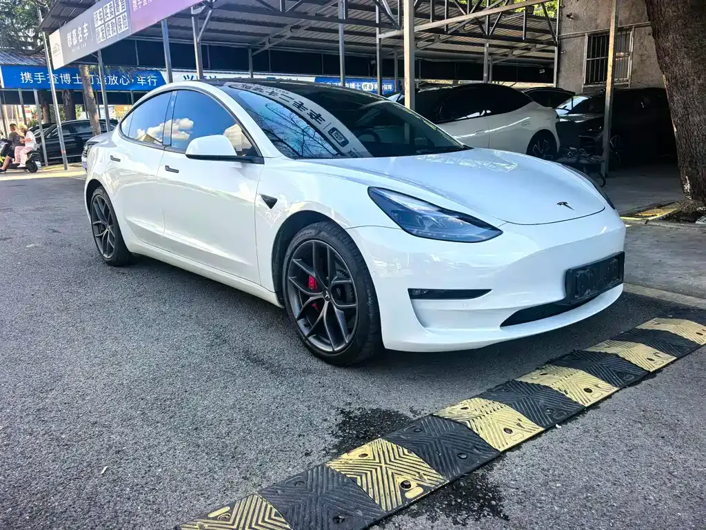Tesla Model 3 — фото 8