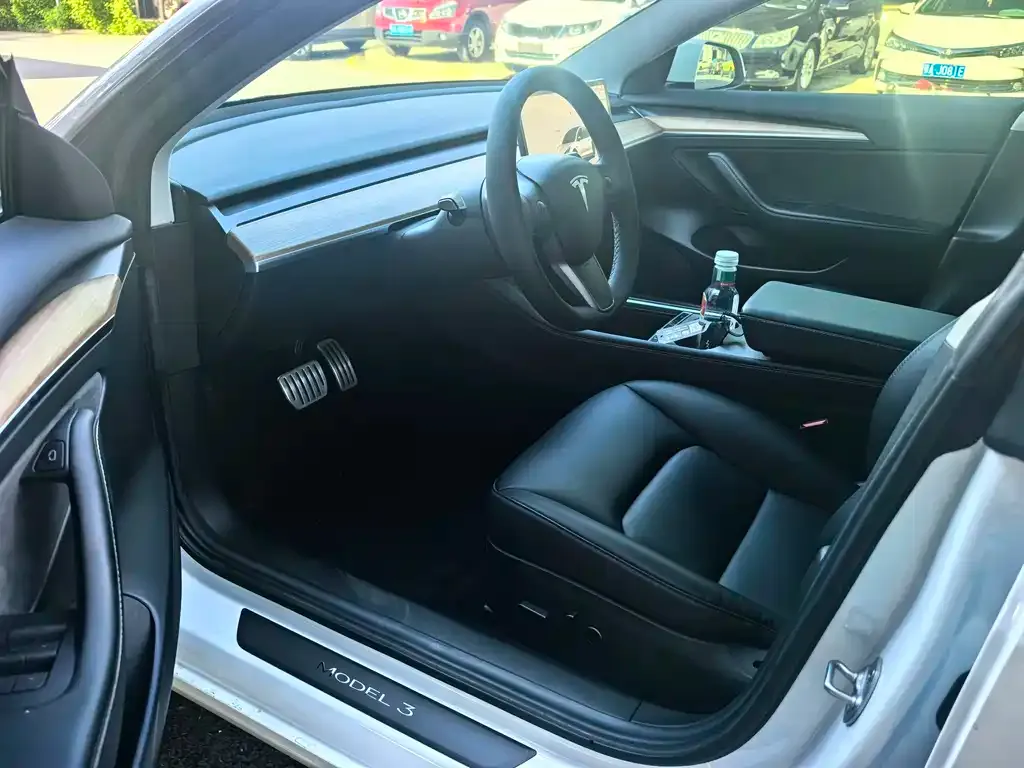 Tesla Model 3 — фото 3