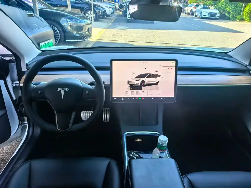 Tesla Model 3 — фото 4