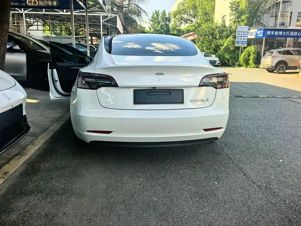 Tesla Model 3 — фото 9