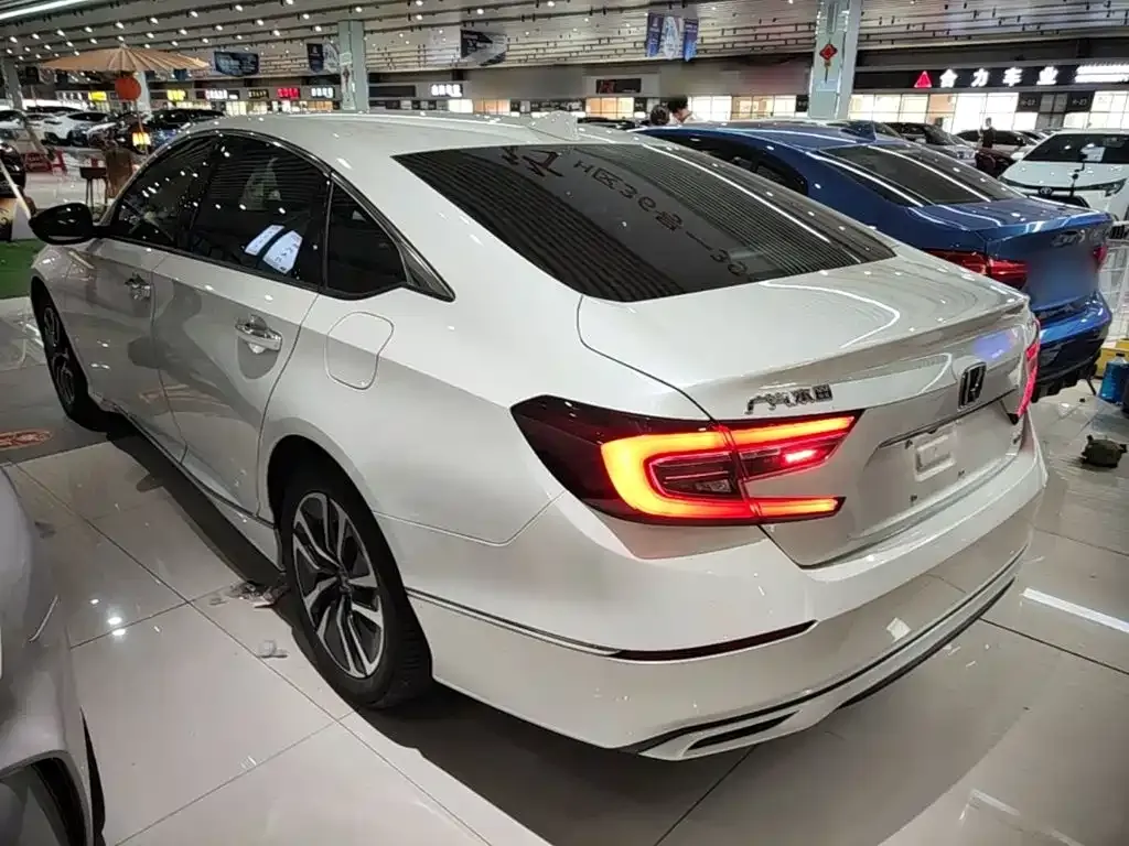 Honda Accord — фото 7