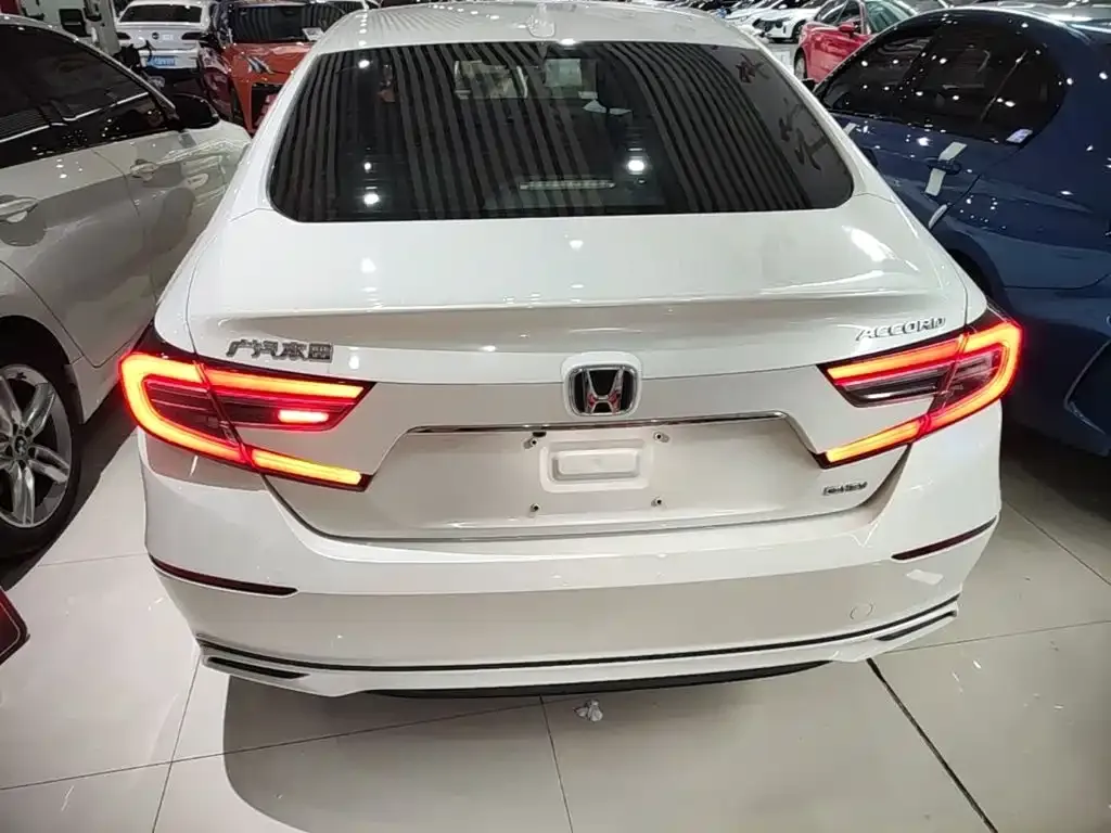 Honda Accord — фото 6