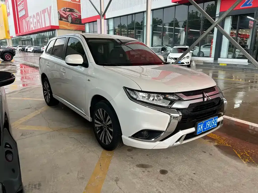 Mitsubishi Outlander — фото 10