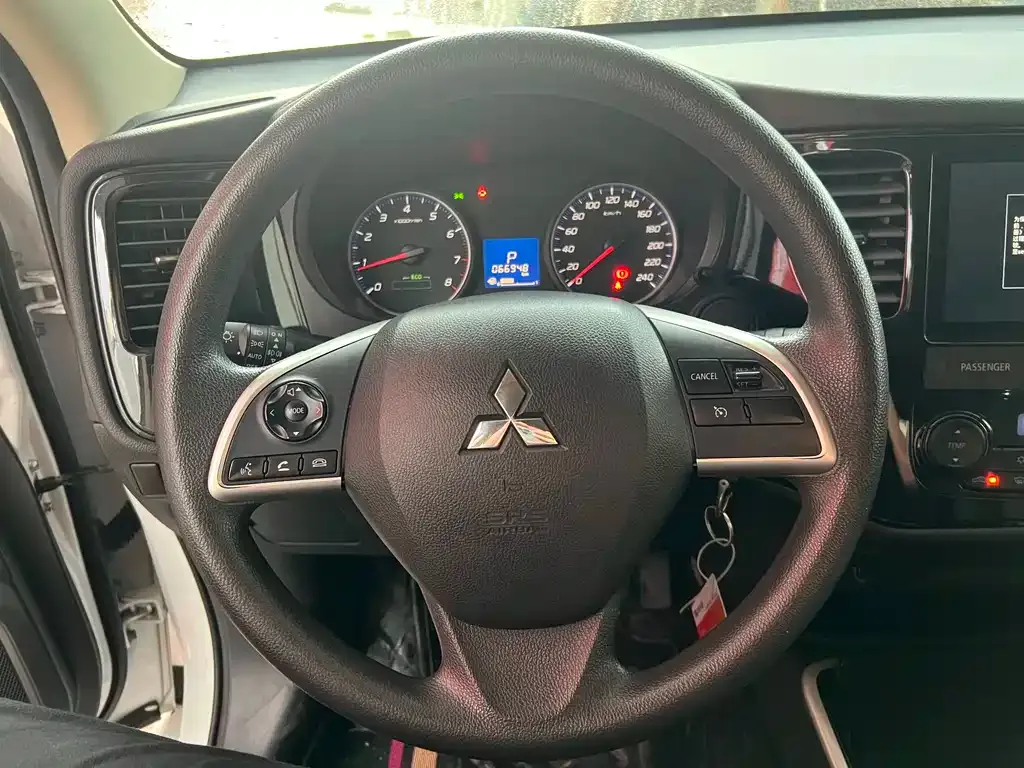 Mitsubishi Outlander — фото 3