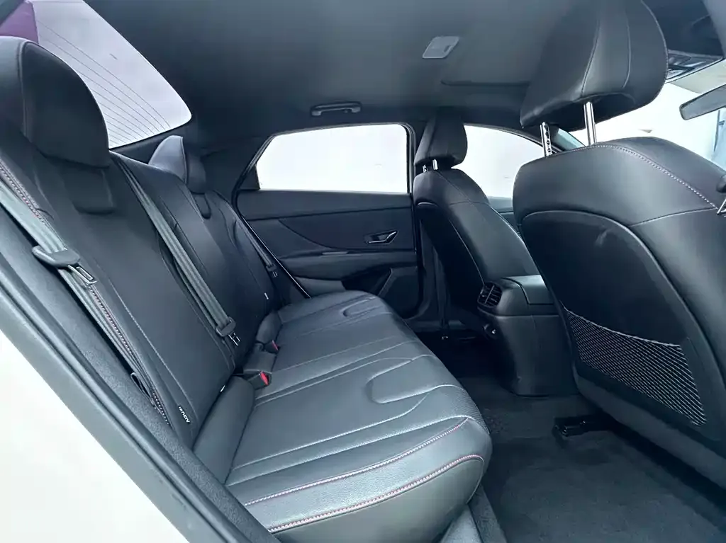 Hyundai Elantra — фото 4