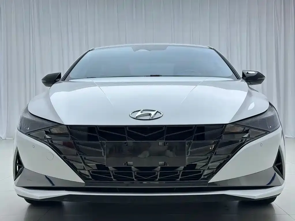 Hyundai Elantra — фото 10