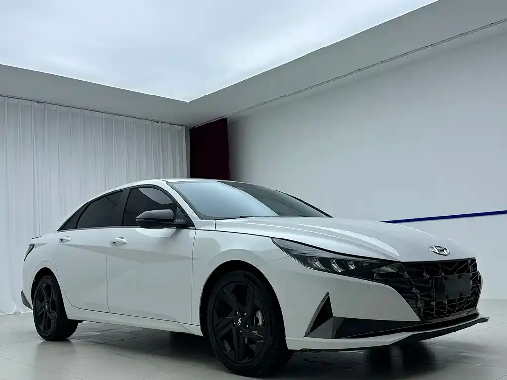Hyundai Elantra — фото 2