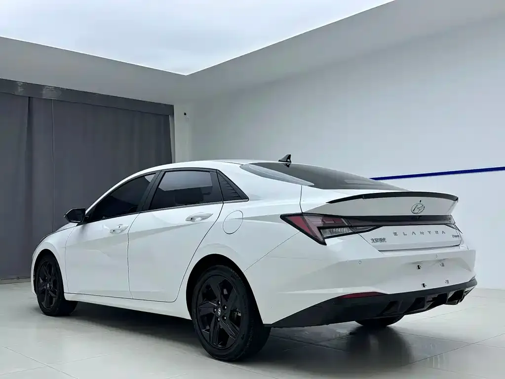 Hyundai Elantra — фото 7