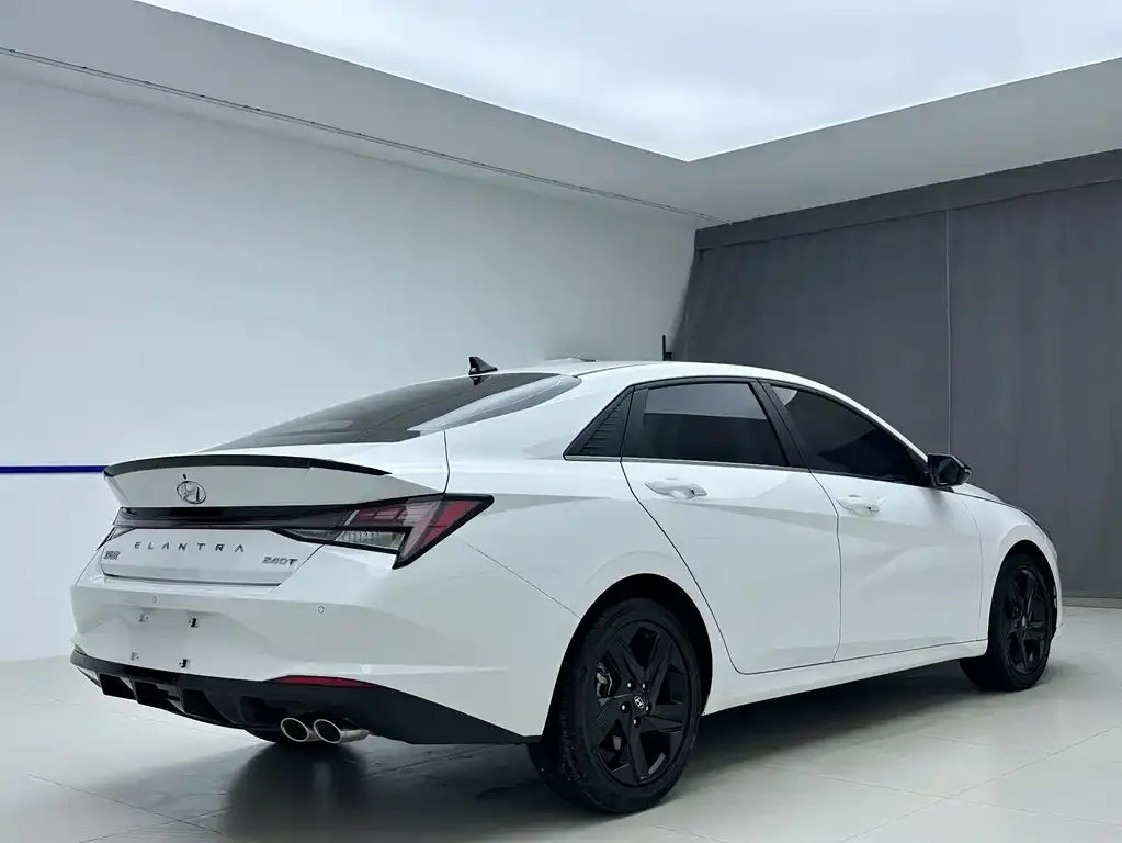Hyundai Elantra — фото 3