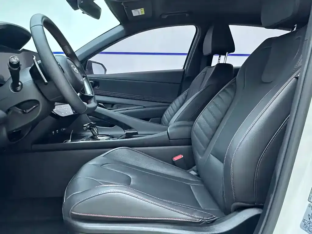 Hyundai Elantra — фото 8