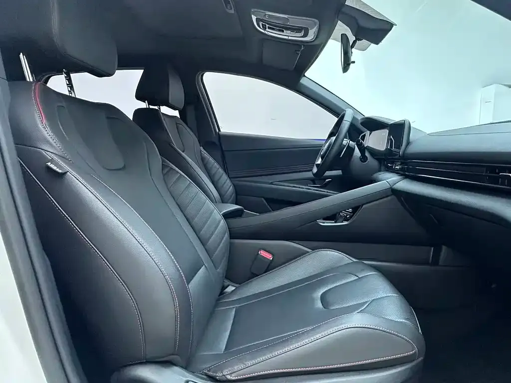 Hyundai Elantra — фото 6