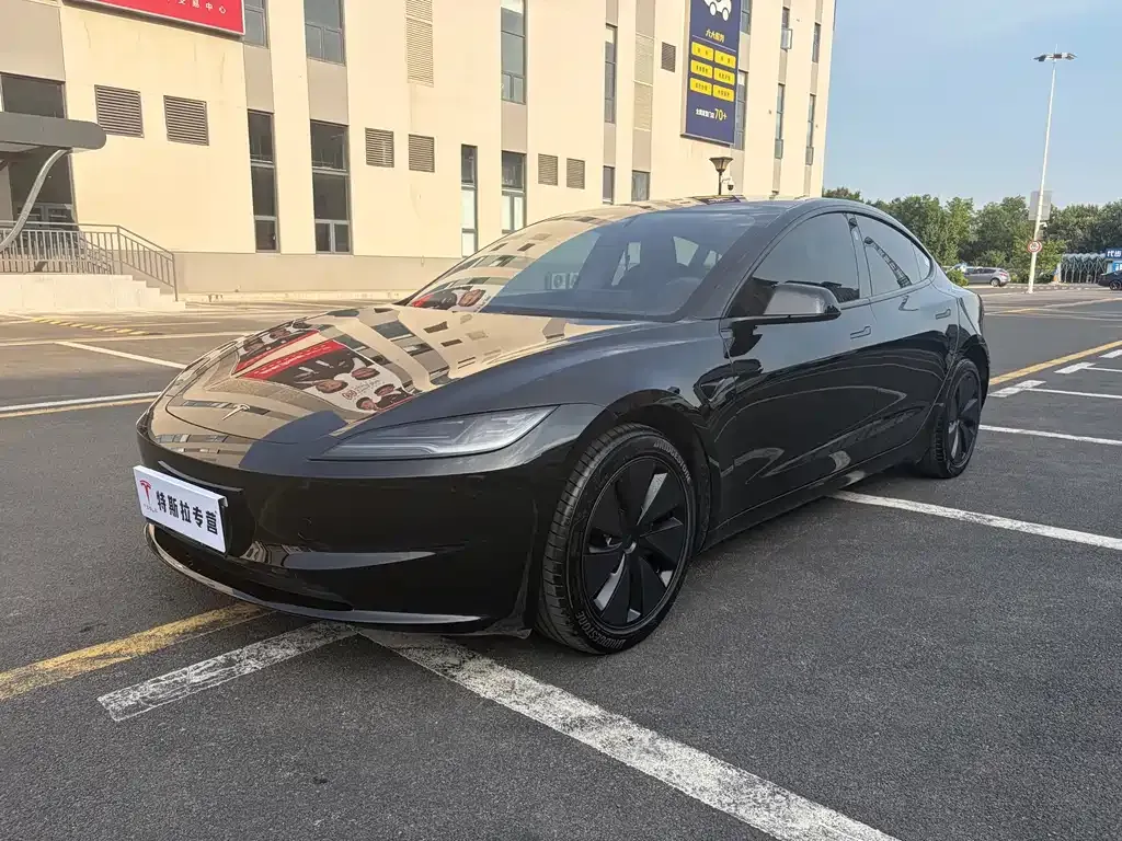Tesla Model 3 — фото 1