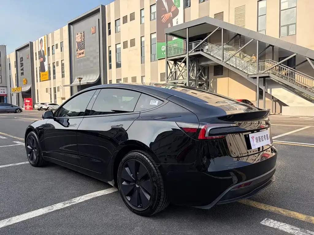 Tesla Model 3 — фото 5