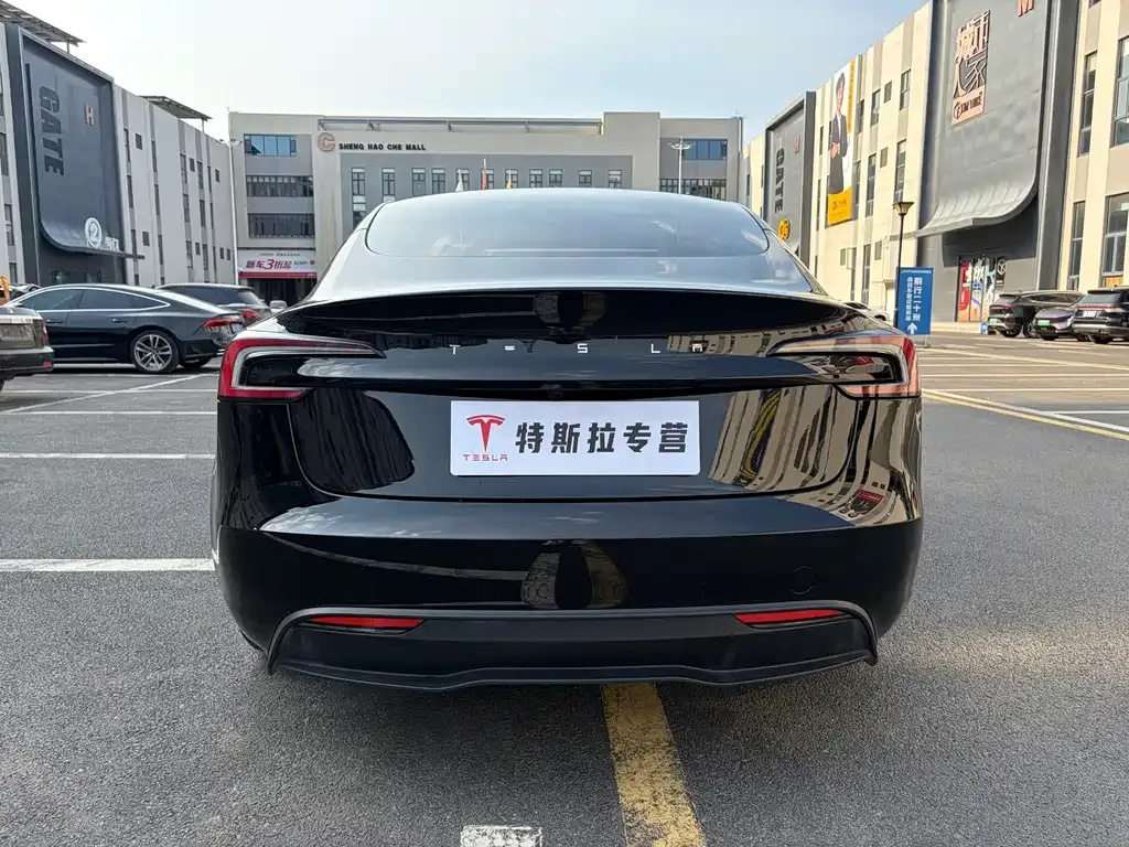Tesla Model 3 — фото 8