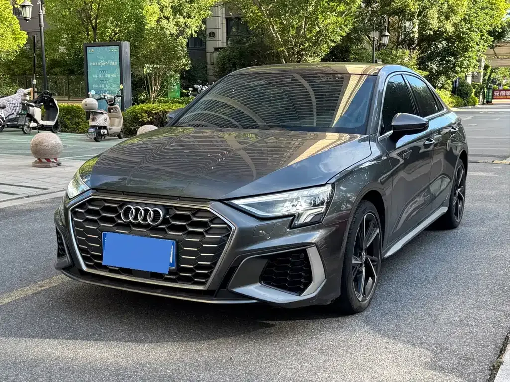 Audi A3 — фото 1