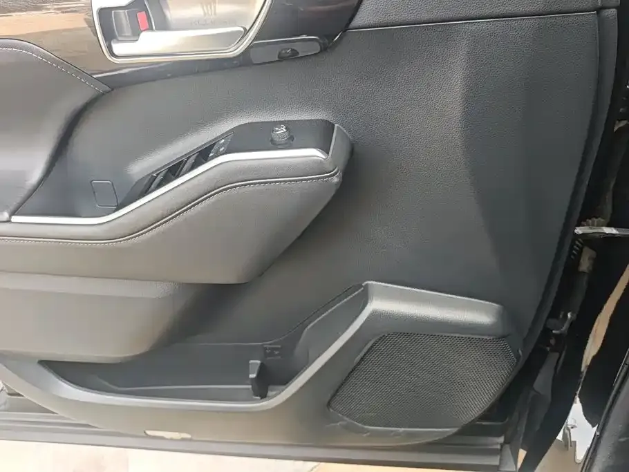 Toyota Crown Kluger 2023 из CN, фото 10