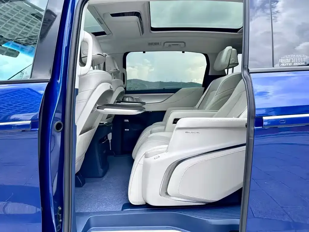 Buick GL8 Hybrid — фото 2
