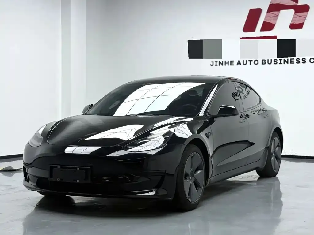 Tesla Model 3 — фото 1
