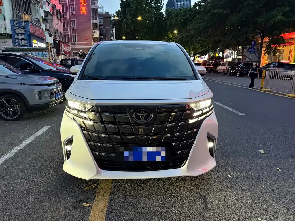 Toyota Alphard — фото 7