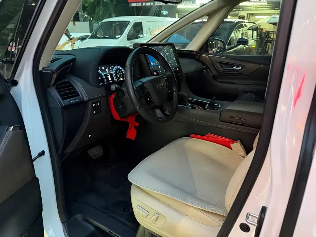 Toyota Alphard — фото 6