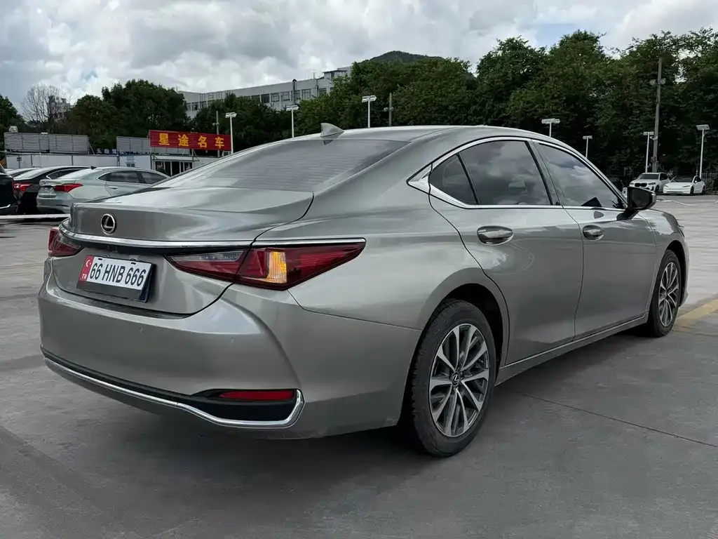 Lexus ES — фото 2