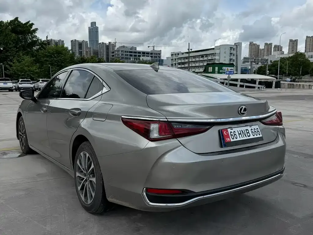 Lexus ES — фото 7