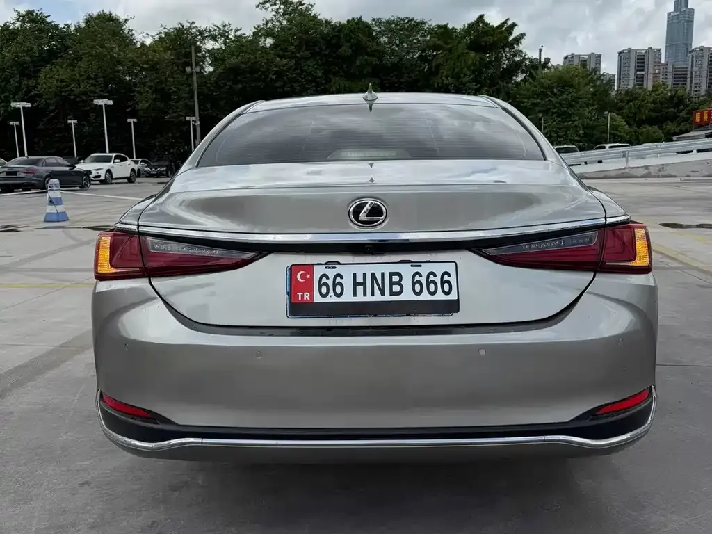 Lexus ES — фото 3