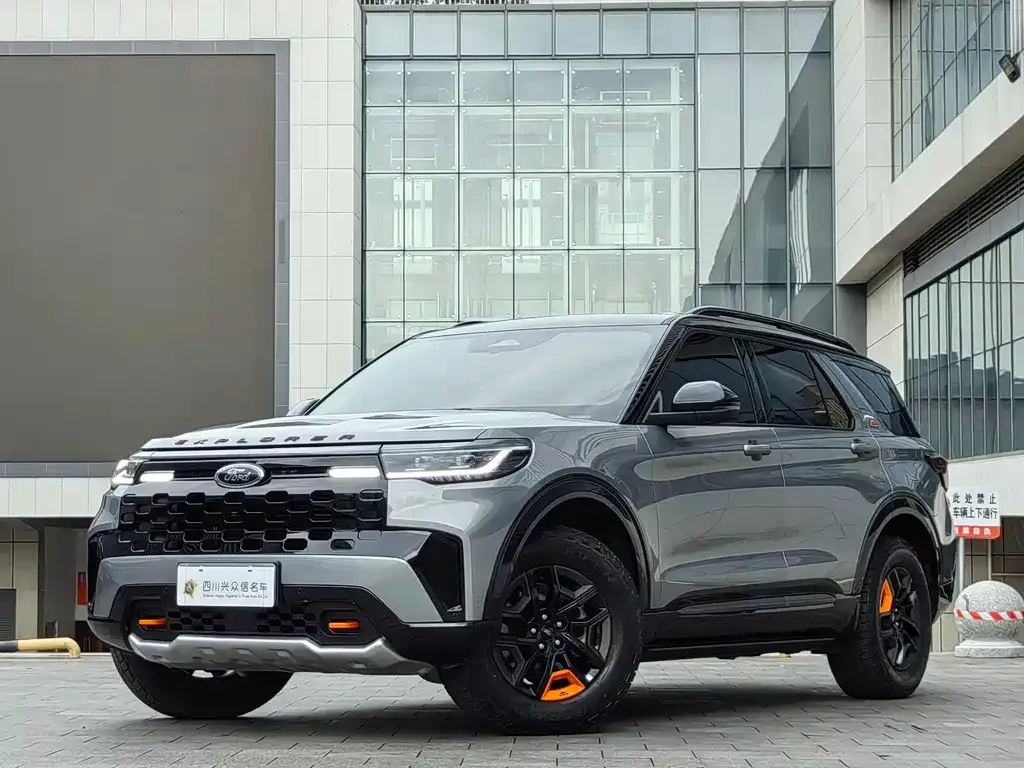 Ford Explorer — фото 1