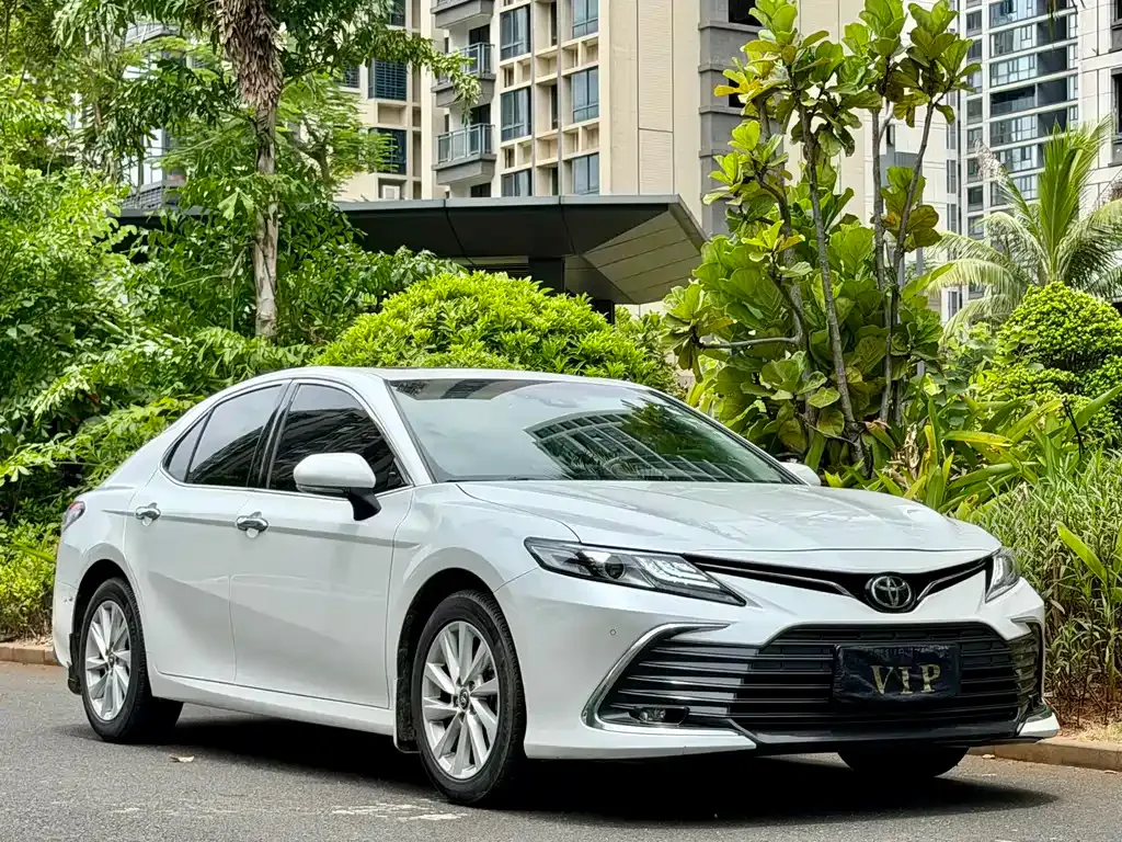 Toyota Camry — фото 5