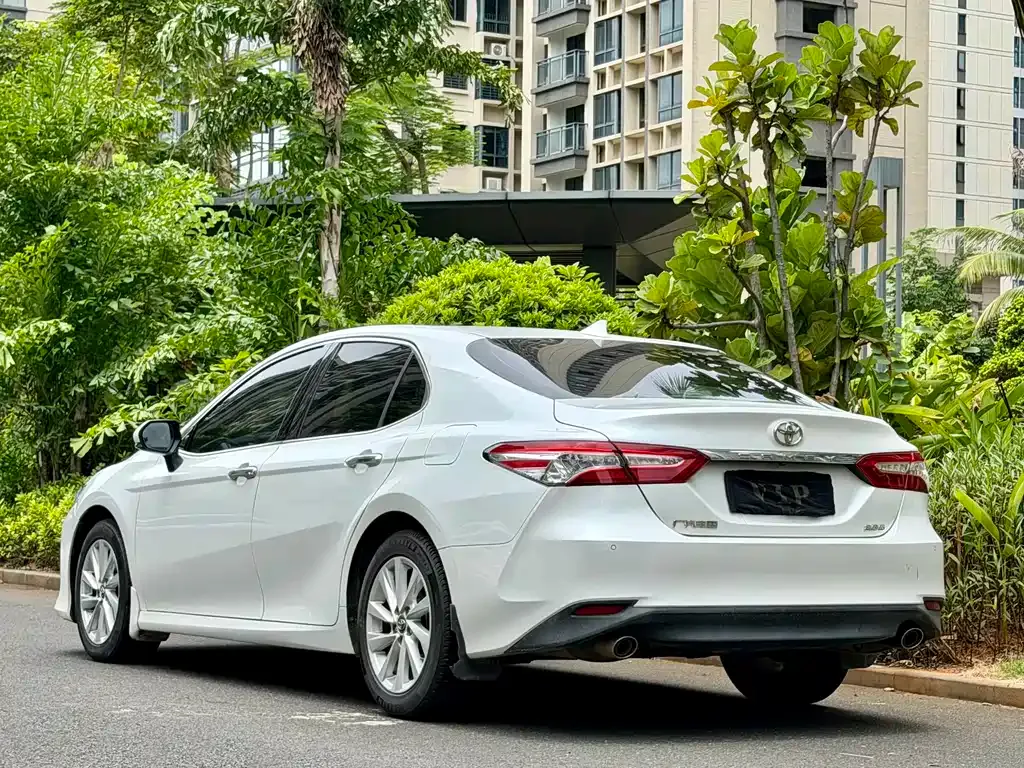 Toyota Camry — фото 7