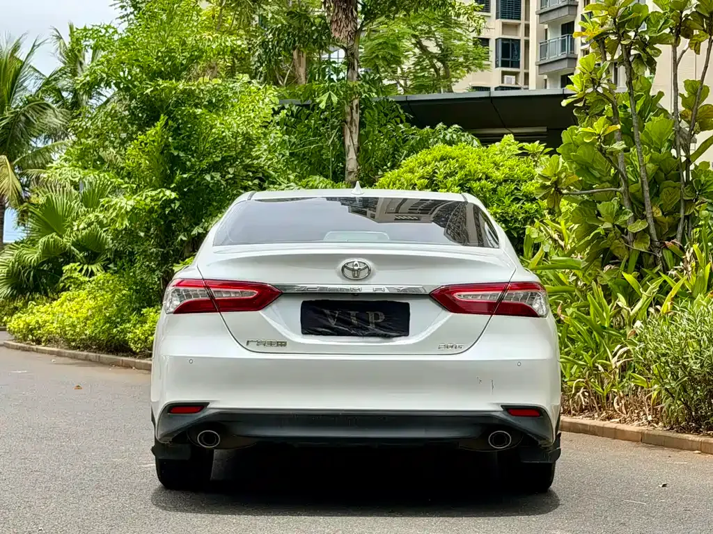 Toyota Camry — фото 8
