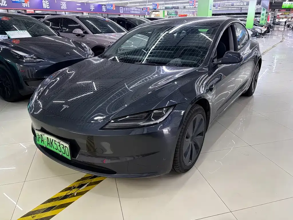 Tesla Model 3 — фото 1