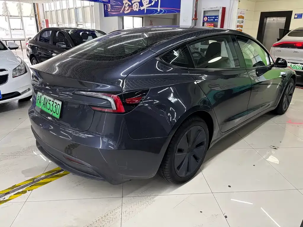 Tesla Model 3 — фото 2