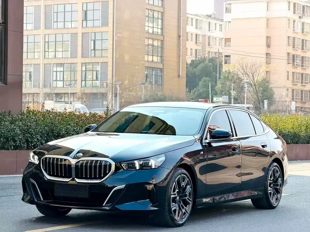 BMW 5 Series — фото 1